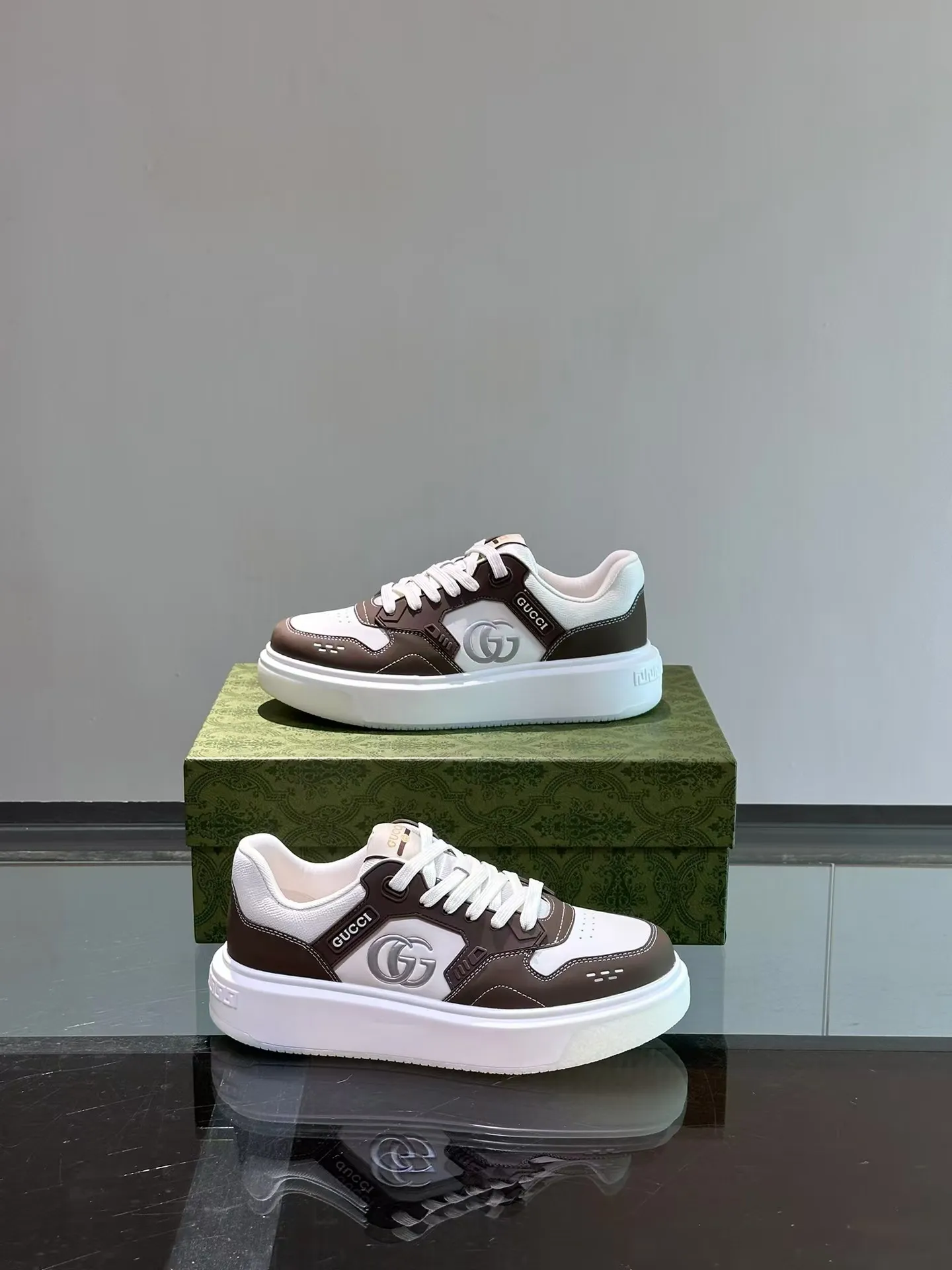 Men's Men's Shoes Men's Men's 💰460 new men's shoes GUCCI [Lightning] latest shoes shipped. Original quality, fashionable, made of special materials, sheepskin lining, brand new packaging. The foot feels super comfortable and the workmanship is impeccable. Size: 38-45